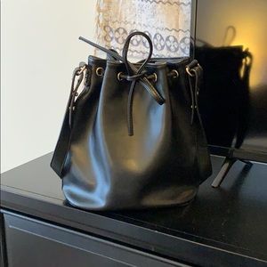 black bucket purse